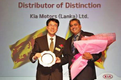 Mr. Mahen receiving an award for Distributor of Distinction on Stage